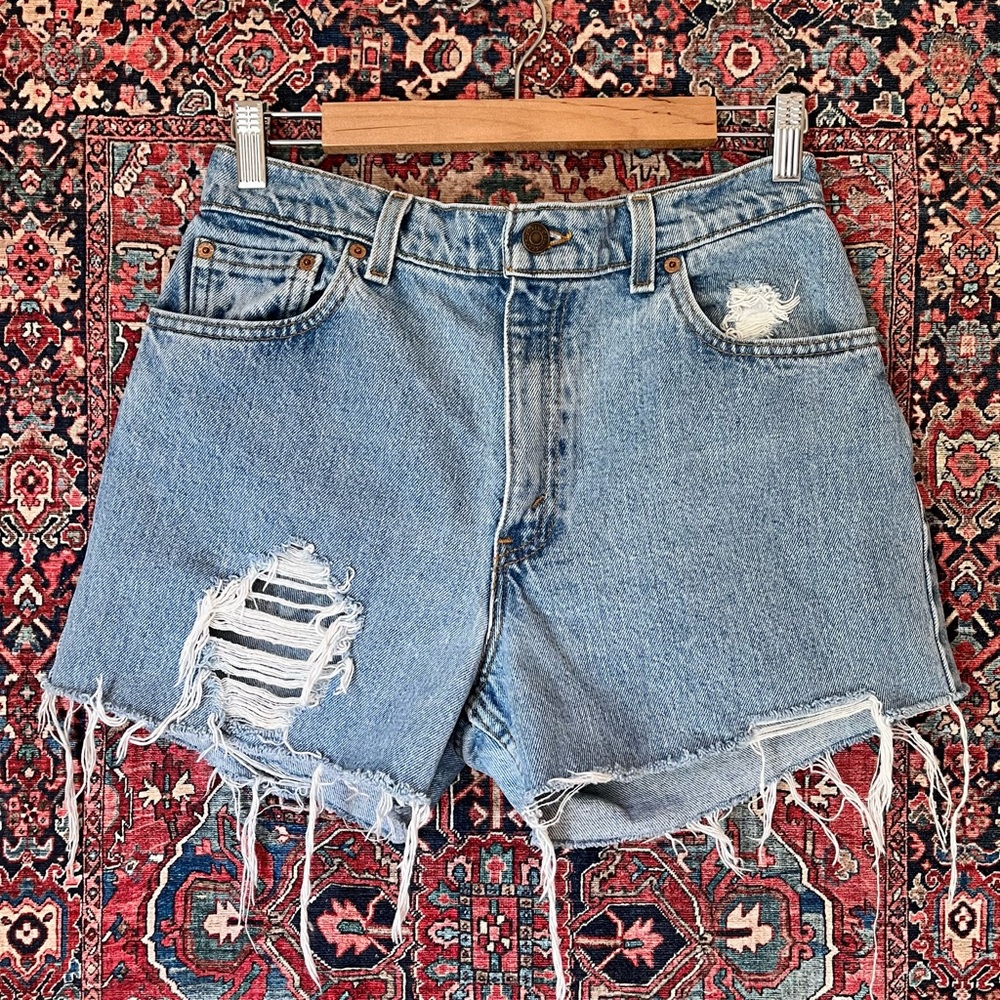 Vintage Levi’s 550 Cut Off Hi Rise Jean Shorts | Medium Wash | Size 30